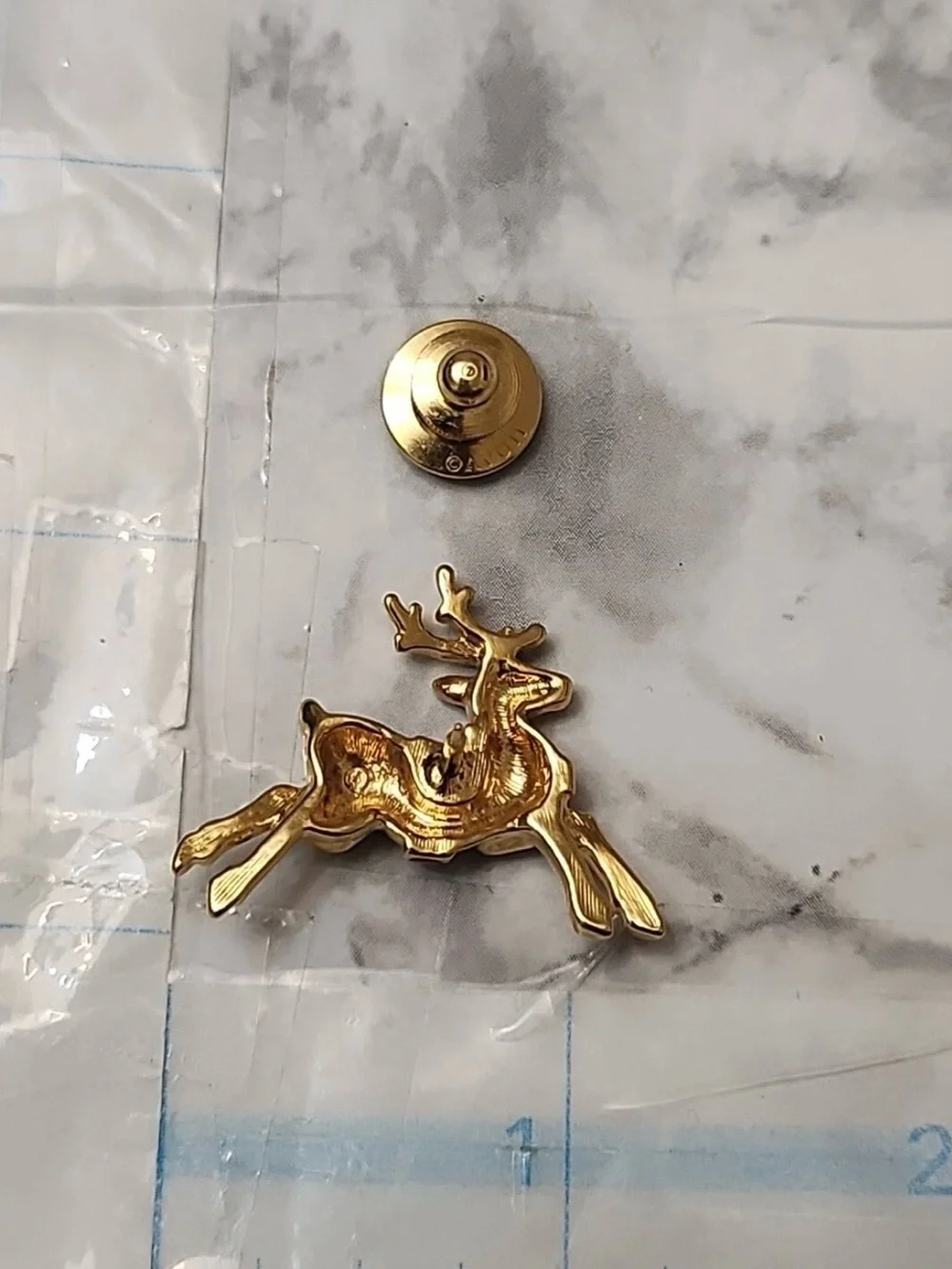 Avon Jumping Reindeer Xmas Gold Tone Lapel Pin Hat Lanyard Pins Tie Tack